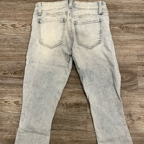 NWOT light wash, pre ripped jeans - Picture 6 of 6